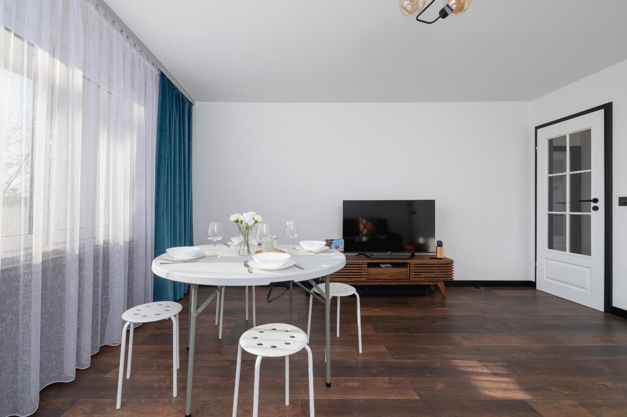 Comfortable Two-bedroom Strzelcow By Renters Apartament Kraków