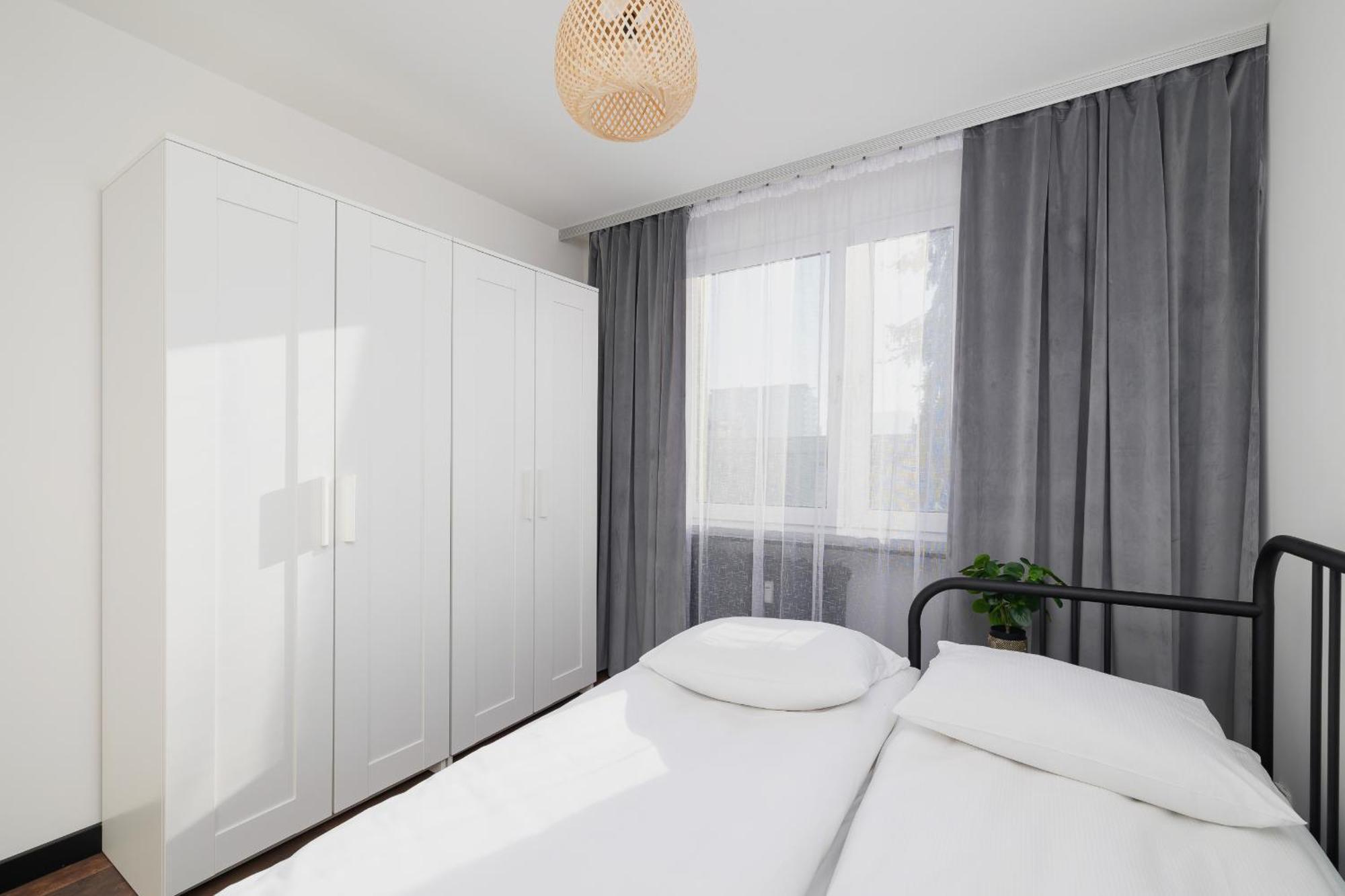 Comfortable Two-bedroom Strzelcow By Renters Kraków