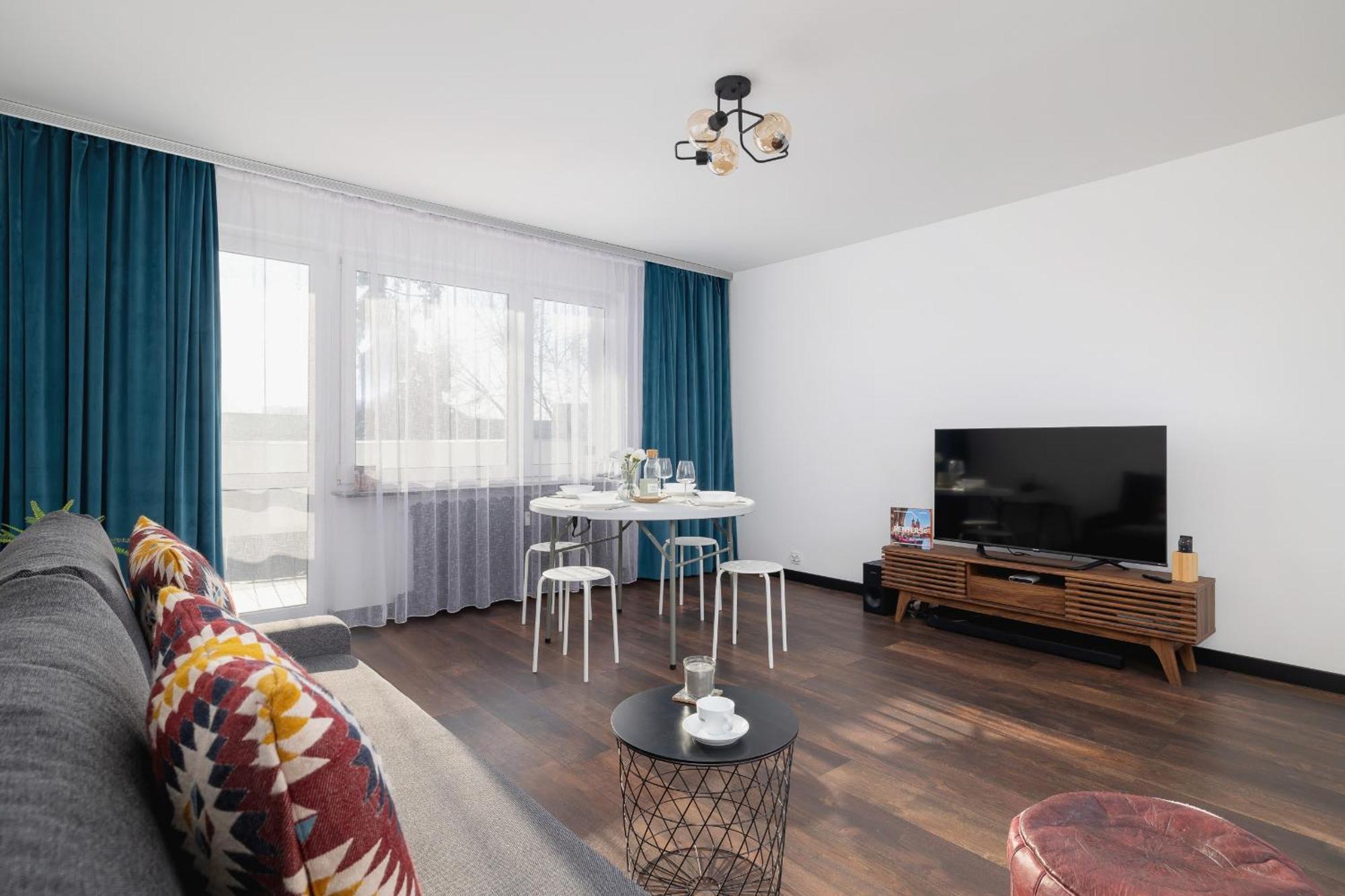 Comfortable Two-bedroom Strzelcow By Renters Apartament Kraków