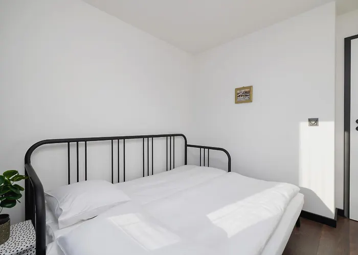 Comfortable Two-Bedroom Apartment Strzelcow By Noclegi Renters